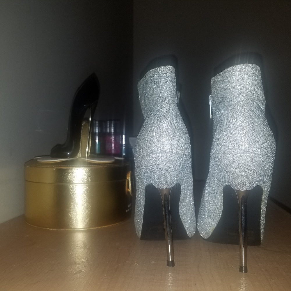 NWOT Beautiful Sparkling  Ankle Boots - Picture 2 of 4